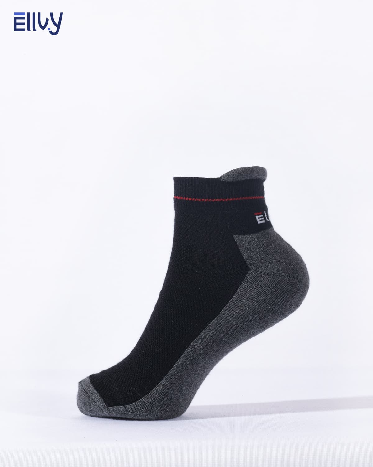 Onyx Ridge Ankle Socks
